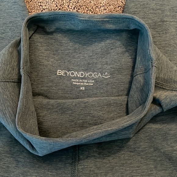 Beyond Yoga XS sage green - Picture 3 of 3